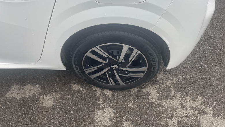 Peugeot 208 1.2 PureTech 100 Allure Premium 5dr Petrol Hatchback